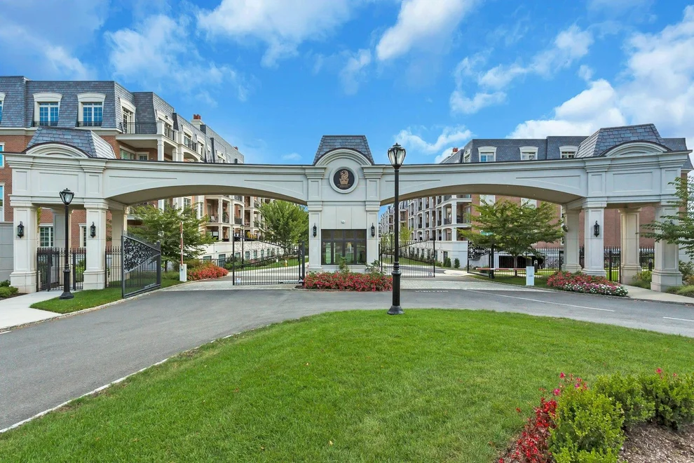 Unit for sale at 1000 Royal Court, North Hempstead, NY 11040