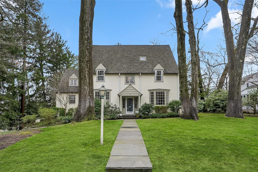 Unit for sale at 2 Woodlawn Avenue, New Rochelle, NY 10804