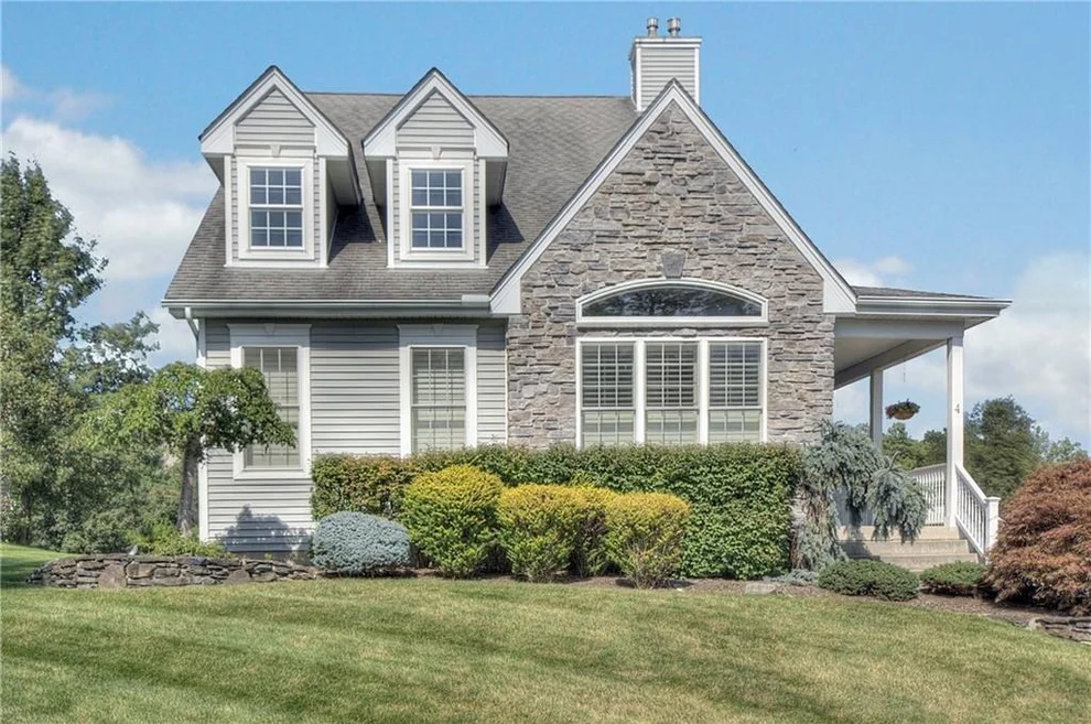 Unit for sale at 4 Ainsley Court, Woodbury, NY 10930