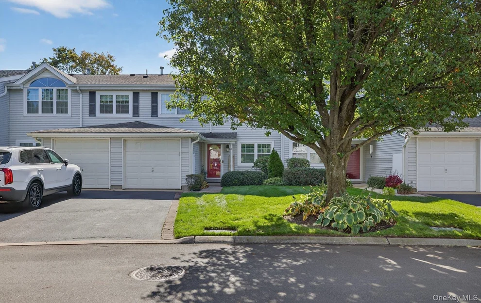 Unit for sale at 21 Indian Trace, Smithtown, NY 11754