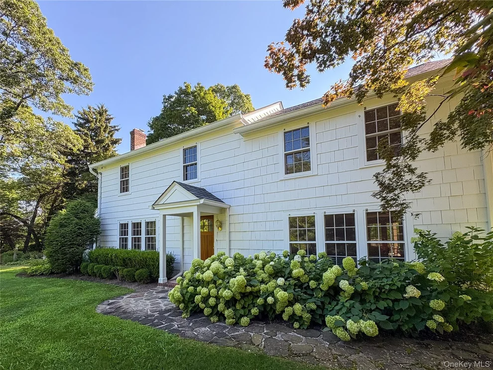 Unit for sale at 104 Fort Hill Road, Huntington, NY 11743