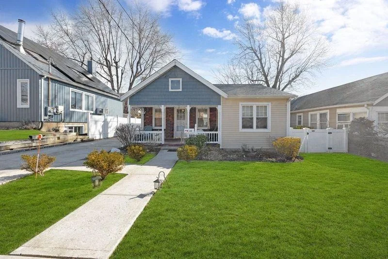Unit for sale at 28 Norwood Road, North Hempstead, NY 11050