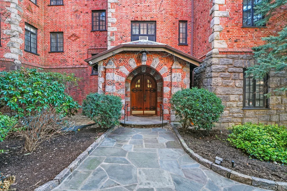 Unit for sale at 45 Pondfield Road W, Yonkers, NY 10708