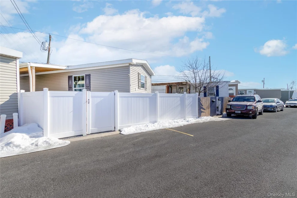 Unit for sale at 150 #4 Main Street, Islip, NY 11751