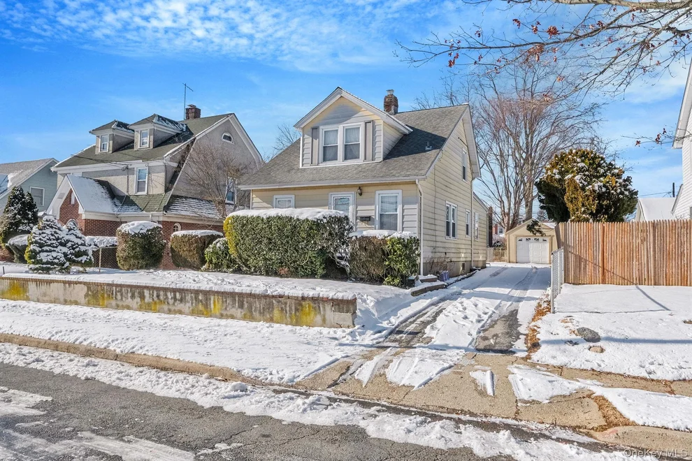 Unit for sale at 36 Frost Pond Road, Glen Cove, NY 11542