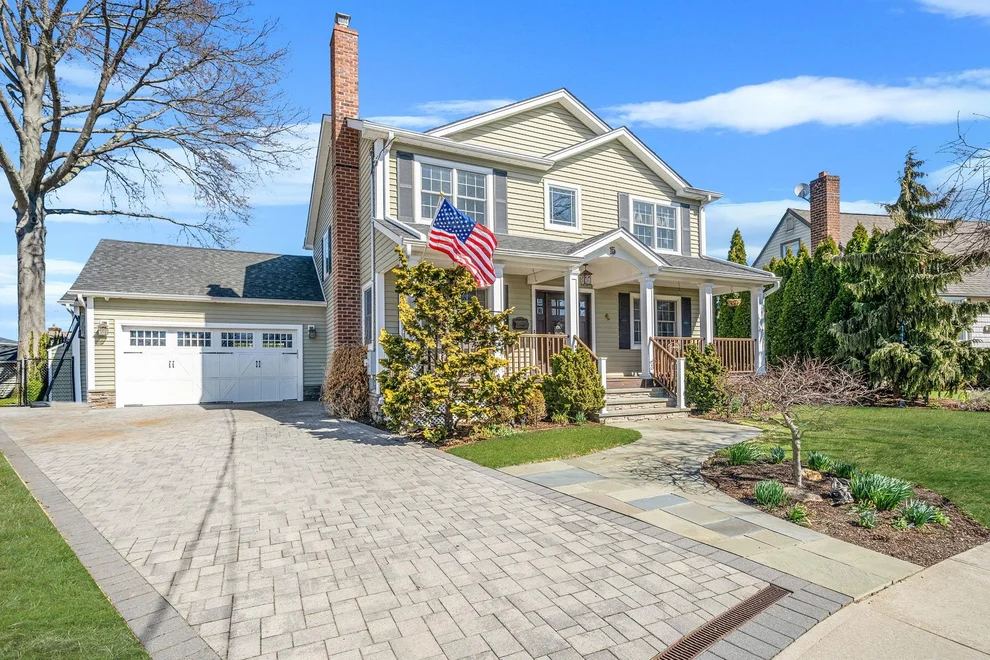 Unit for sale at 15 Foxcroft Road, North Hempstead, NY 11507