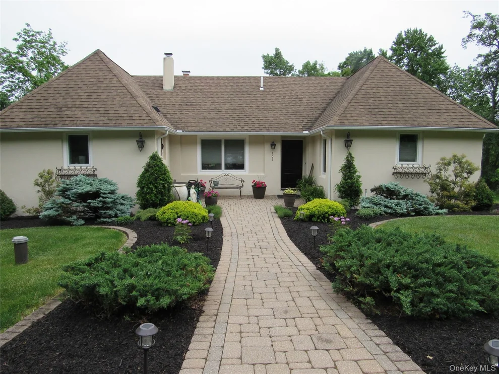 Unit for sale at 107 Pine Hill Road, Chester Town, NY 10918