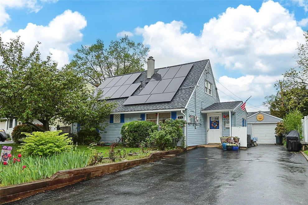 Unit for sale at 23 Collins Road, Oyster Bay, NY 11542
