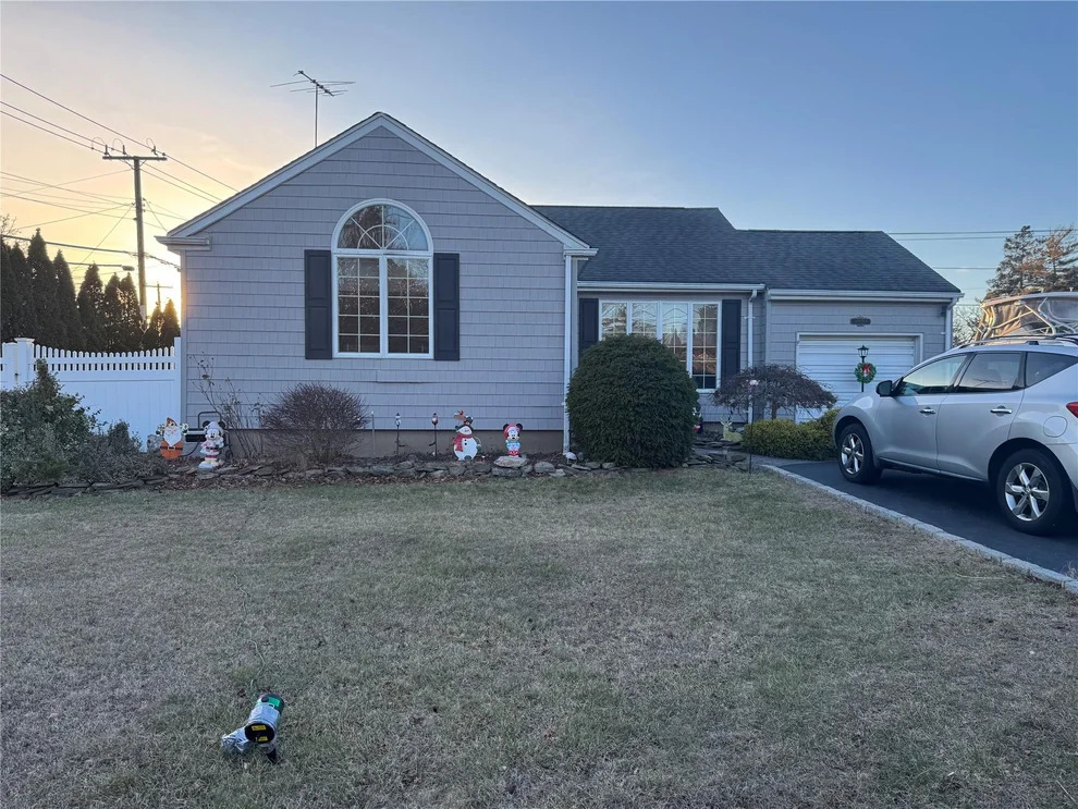 Unit for sale at 301 7th Street N, Babylon, NY 11757