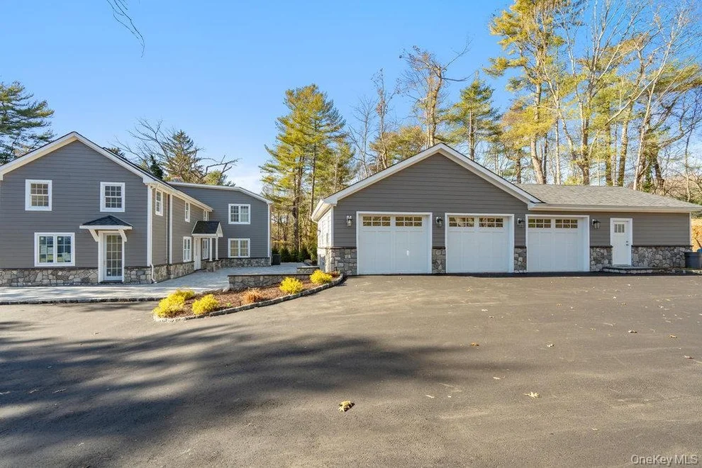 Unit for sale at 89 Mill River Road, Oyster Bay, NY 11771