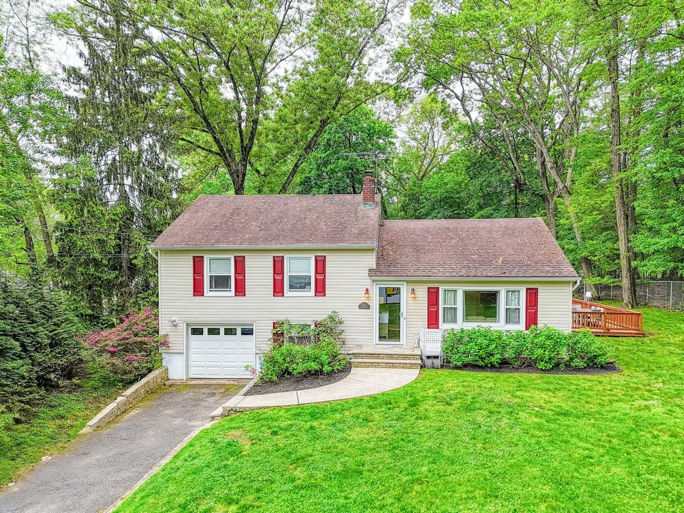 Unit for sale at 53 Millspaugh Lane, Clarkstown, NY 10954
