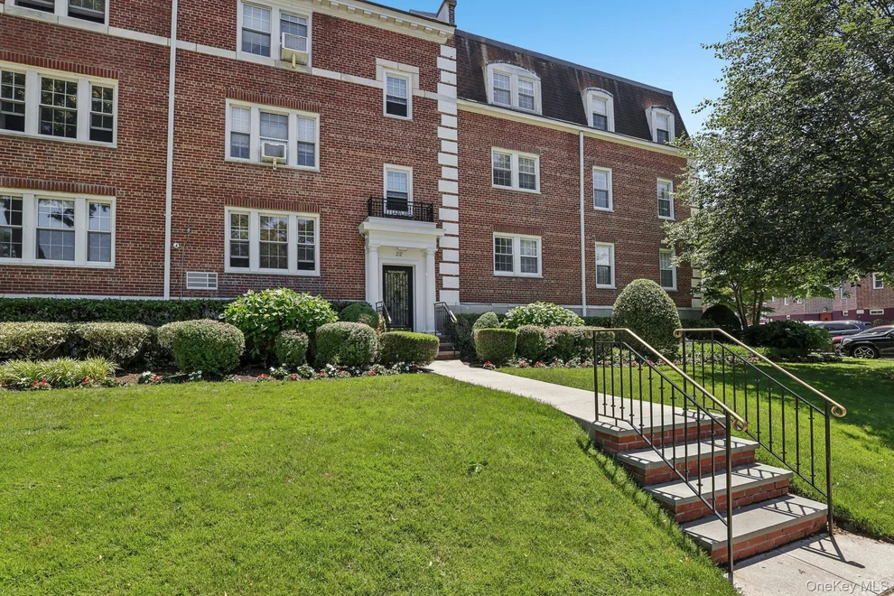 Unit for sale at 22 Hamilton Place, Hempstead, NY 11530