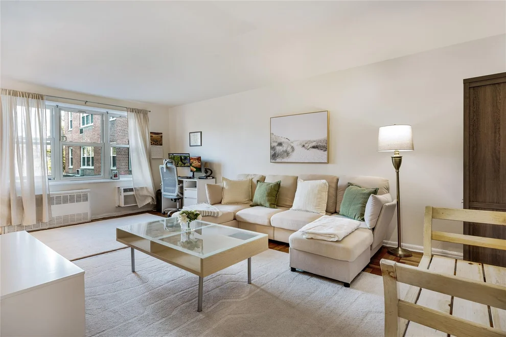 Unit for sale at 2 Bronxville Road, Eastchester, NY 10708