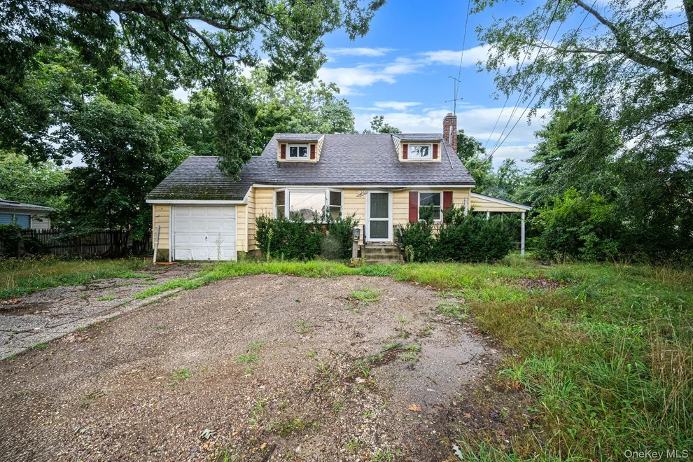 Unit for sale at 440 Clayton Street, Islip, NY 11722
