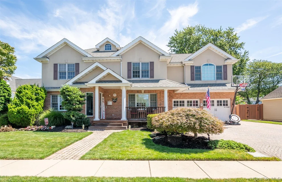 Unit for sale at 74 Broadway, Oyster Bay, NY 11714