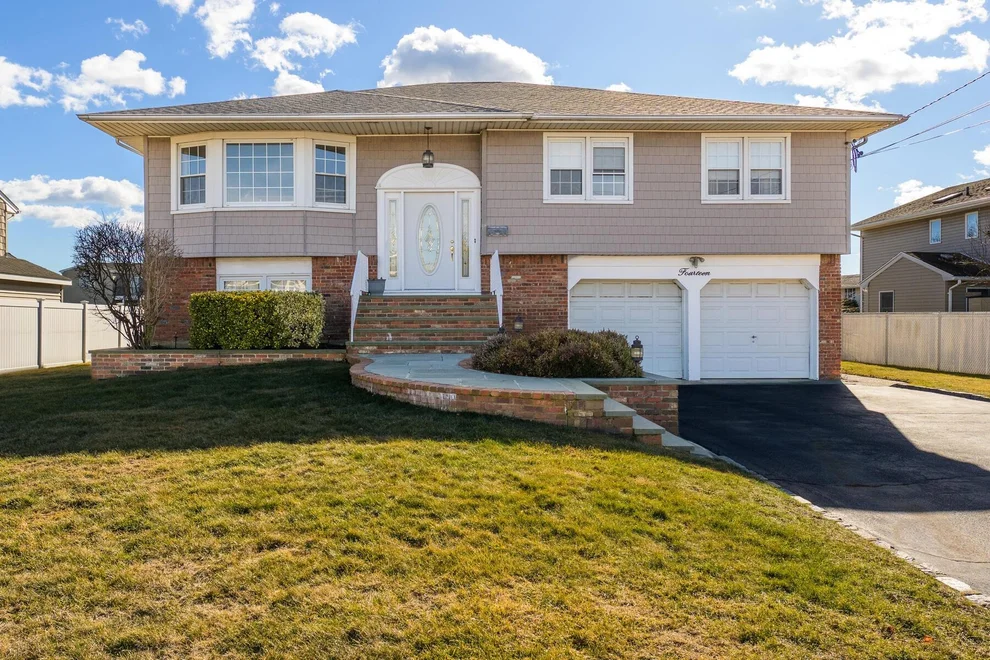 Unit for sale at 14 Buoy Lane, Islip, NY 11795
