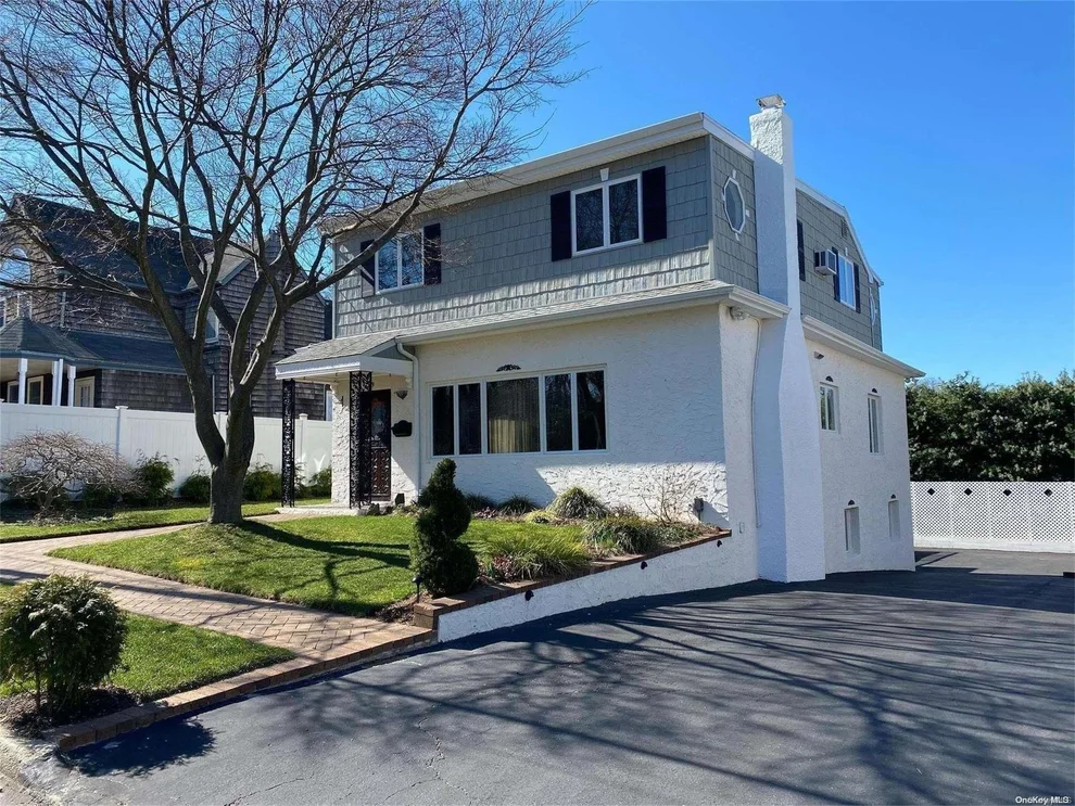 Unit for sale at 49 Irwin Place, Huntington, NY 11743