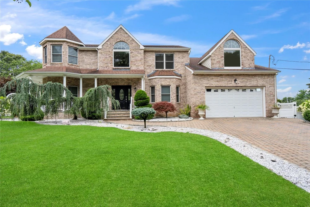 Unit for sale at 324 Mac Arthur Boulevard, Smithtown, NY 11788