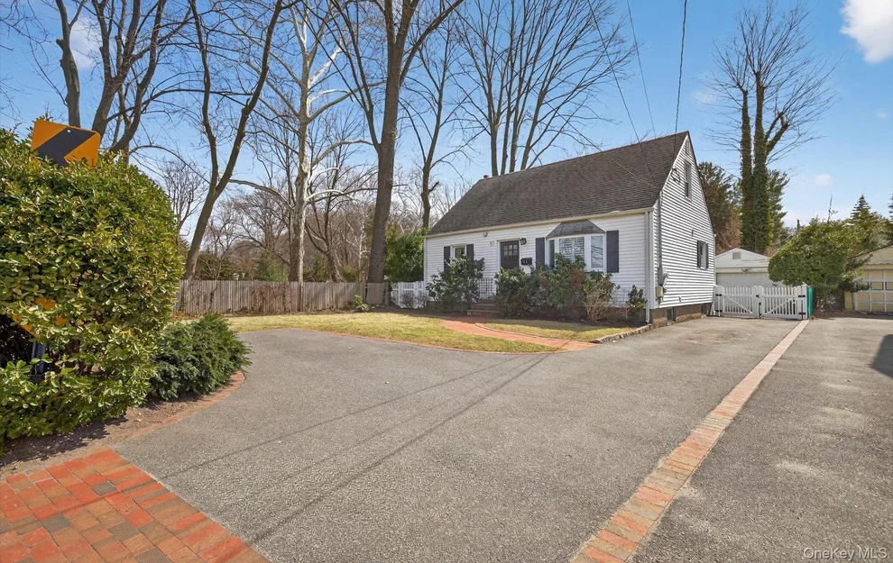 Unit for sale at 28 Harbor Road, North Hempstead, NY 11050