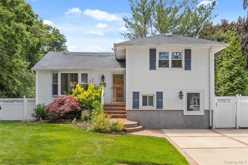 Unit for sale at 80 N Pine Street, Oyster Bay, NY 11758