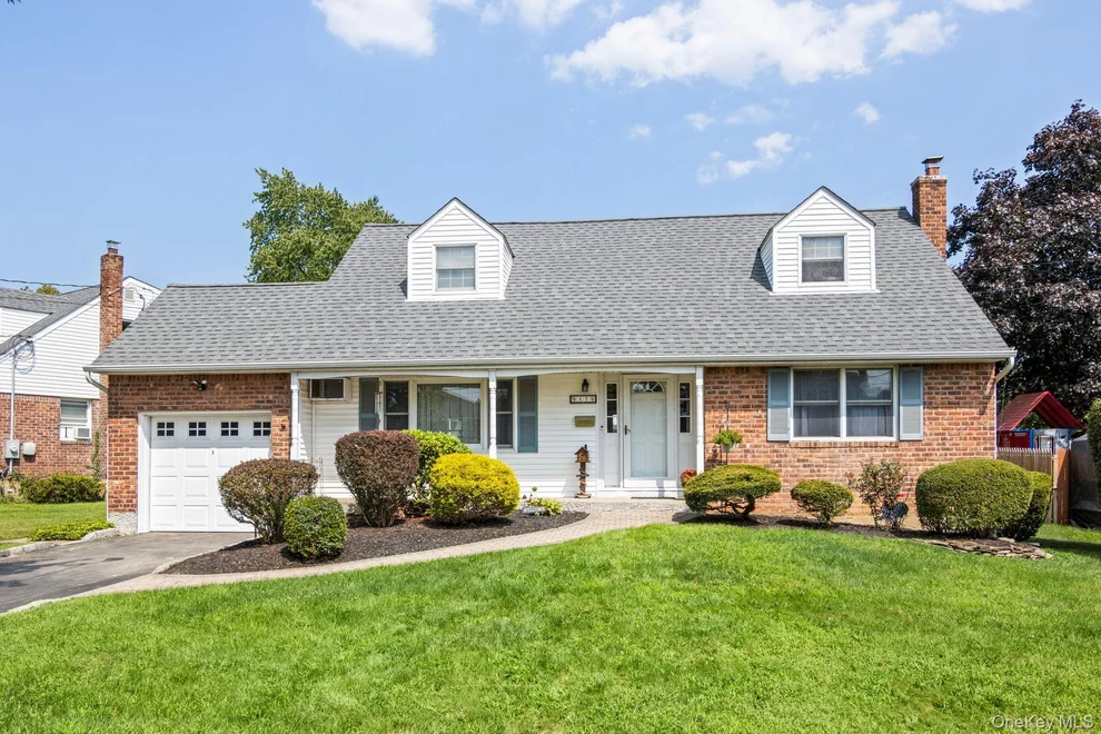 Unit for sale at 17 Grover Lane, Huntington, NY 11731