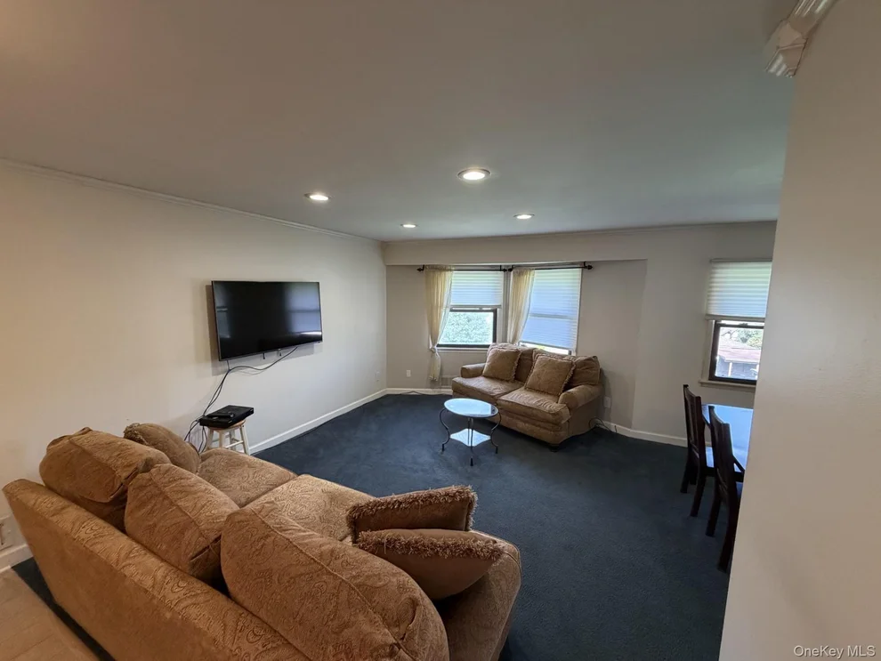 Unit for sale at 18L Hastings Court, Yorktown, NY 10598