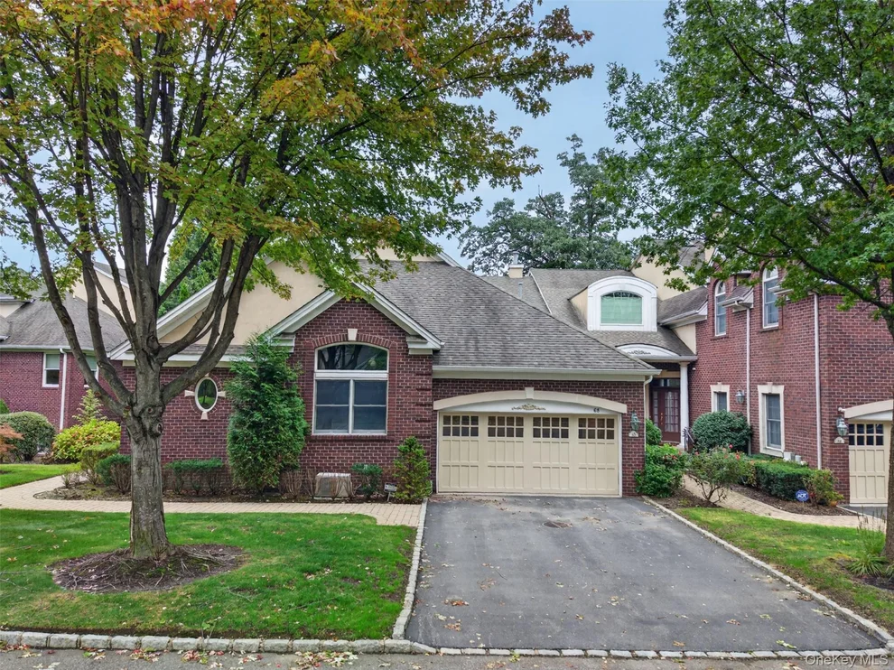 Unit for sale at 68 Kensington Circle, North Hempstead, NY 11030