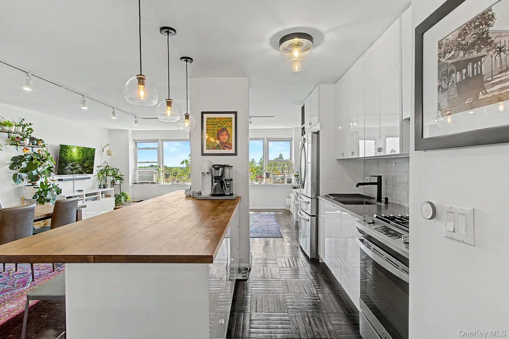 Unit for sale at 4555 Henry Hudson Parkway, New York, NY 10471