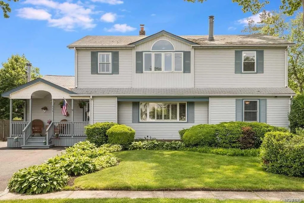 Unit for sale at 654 Bermuda Road, Babylon, NY 11704