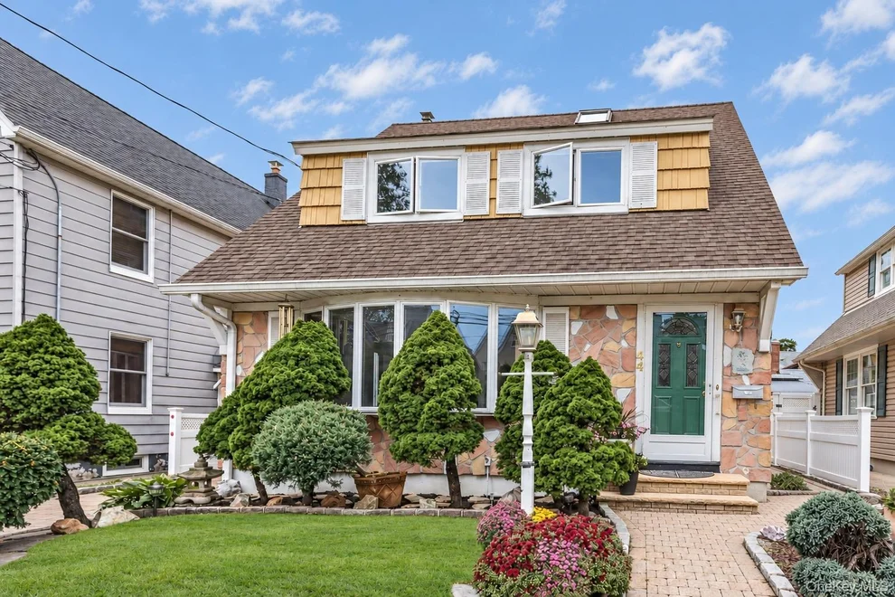 Unit for sale at 44 Capitol Avenue, North Hempstead, NY 11596