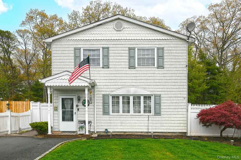Unit for sale at 171 Pauline Street, Islip, NY 11741