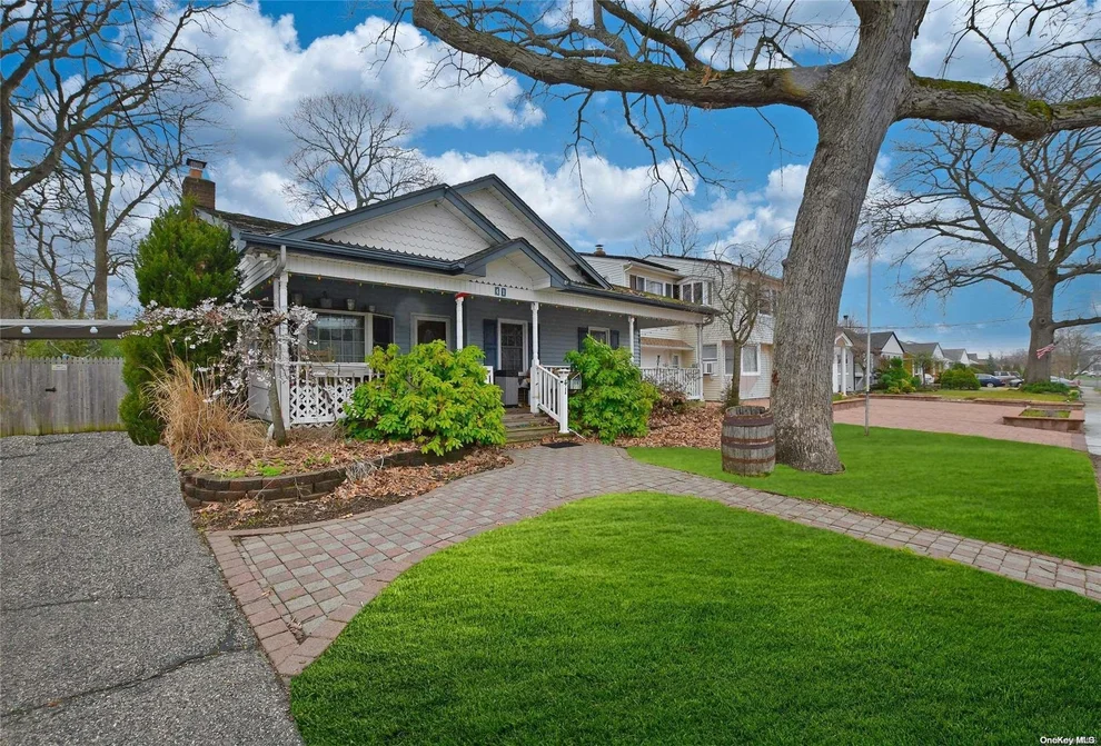 Unit for sale at 41 Wall Street, Oyster Bay, NY 11735
