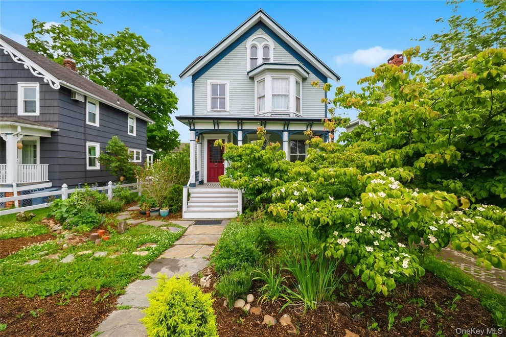 Unit for sale at 186 Main Street, Cornwall, NY 12518