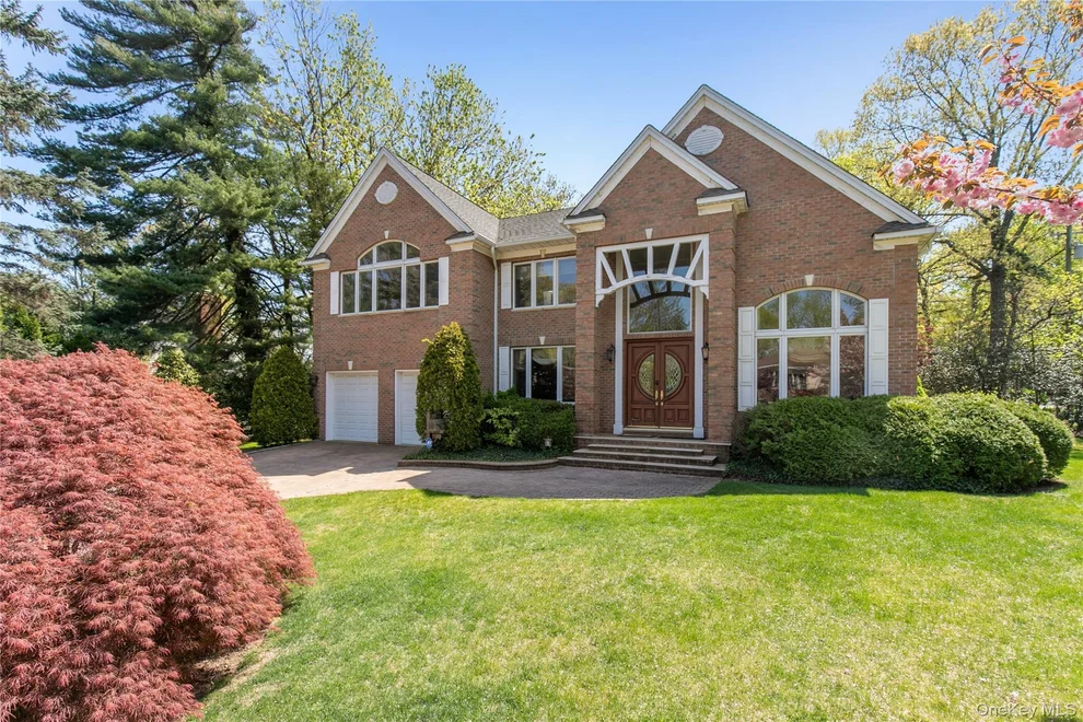 Unit for sale at 23 FOX HUNT Lane, North Hempstead, NY 11020