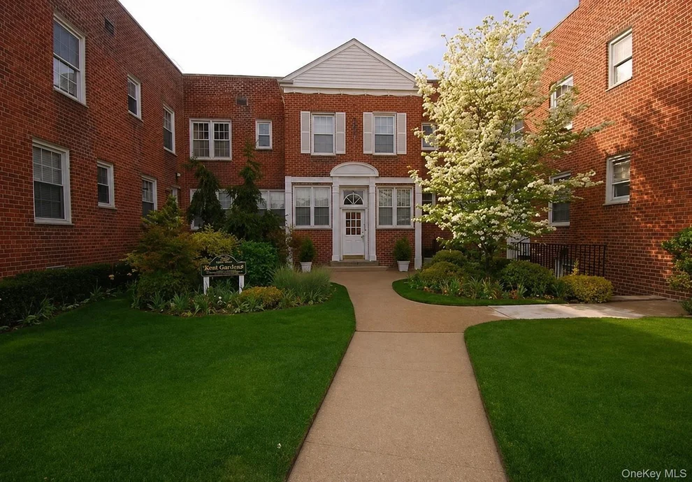 Unit for sale at 70 S Park Avenue, Hempstead, NY 11570