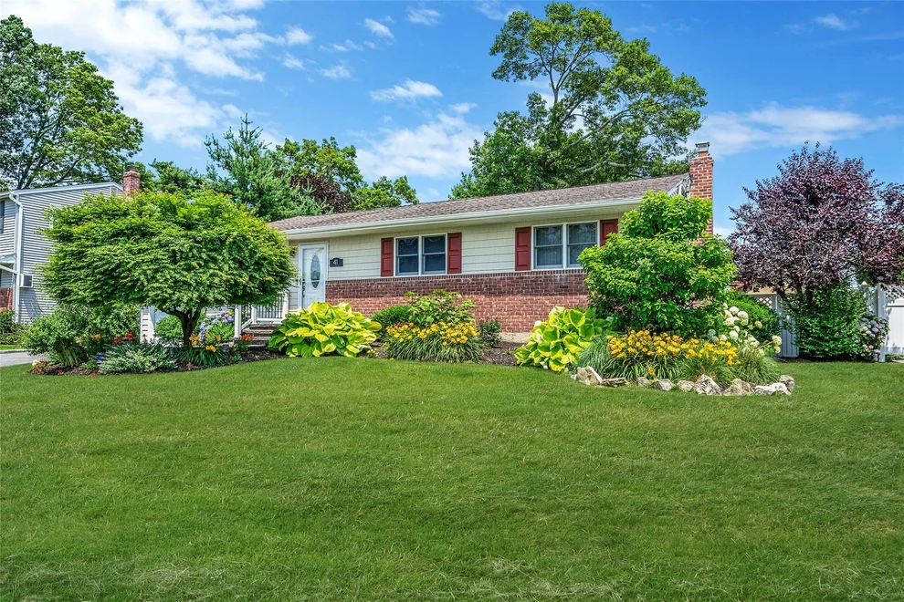 Unit for sale at 41 W 21st Street, Babylon, NY 11729