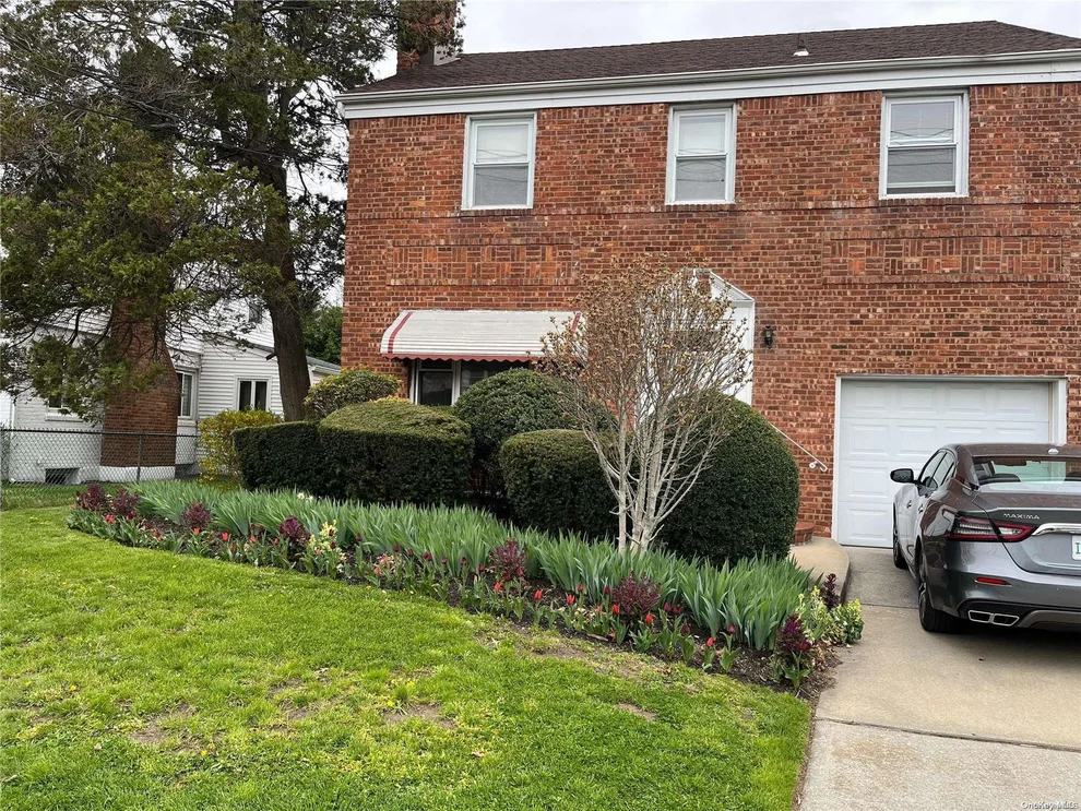 Unit for sale at 760 W Broadway, Hempstead, NY 11598