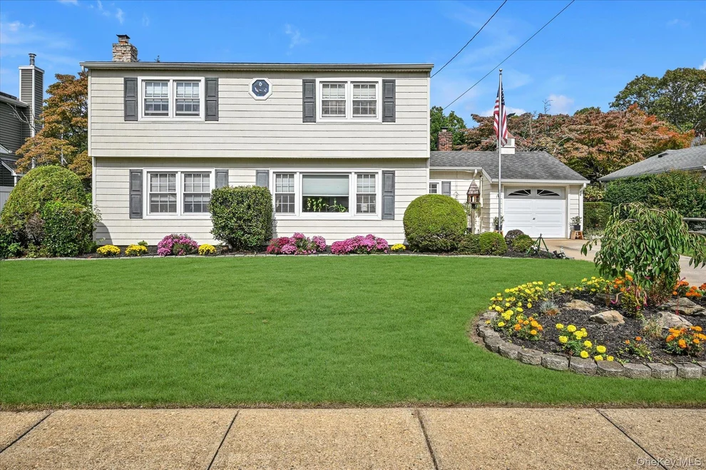 Unit for sale at 11 Pittsburgh Avenue, Oyster Bay, NY 11758