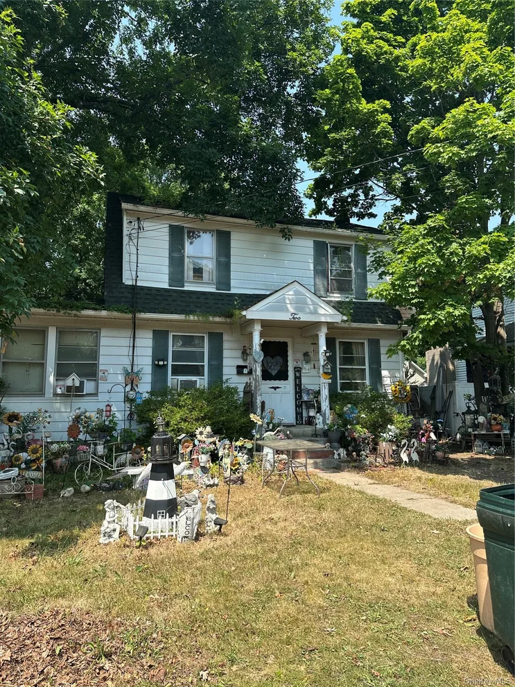 Unit for sale at 2 Willett Avenue, Islip, NY 11782