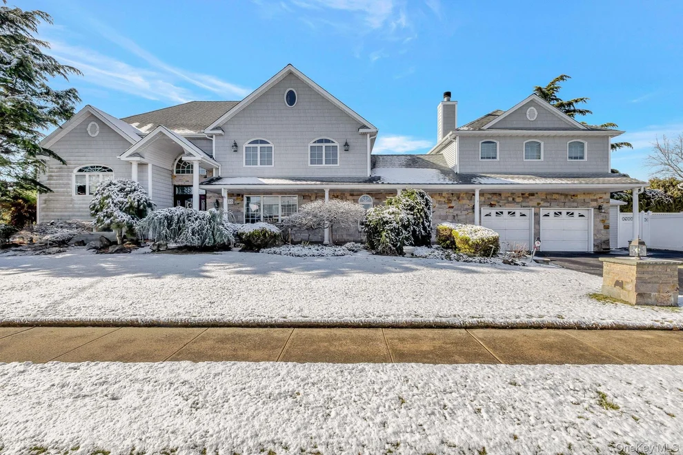 Unit for sale at 110 Thornwood Road, Oyster Bay, NY 11762