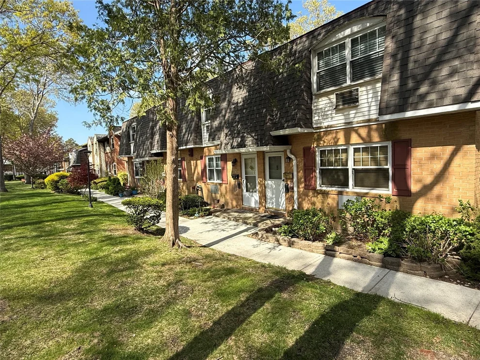Unit for sale at 11 Glen Hollow, Brookhaven, NY 11742