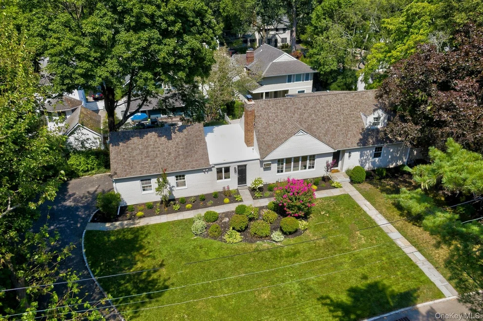 Unit for sale at 5 Ridgeway Road, North Hempstead, NY 11050