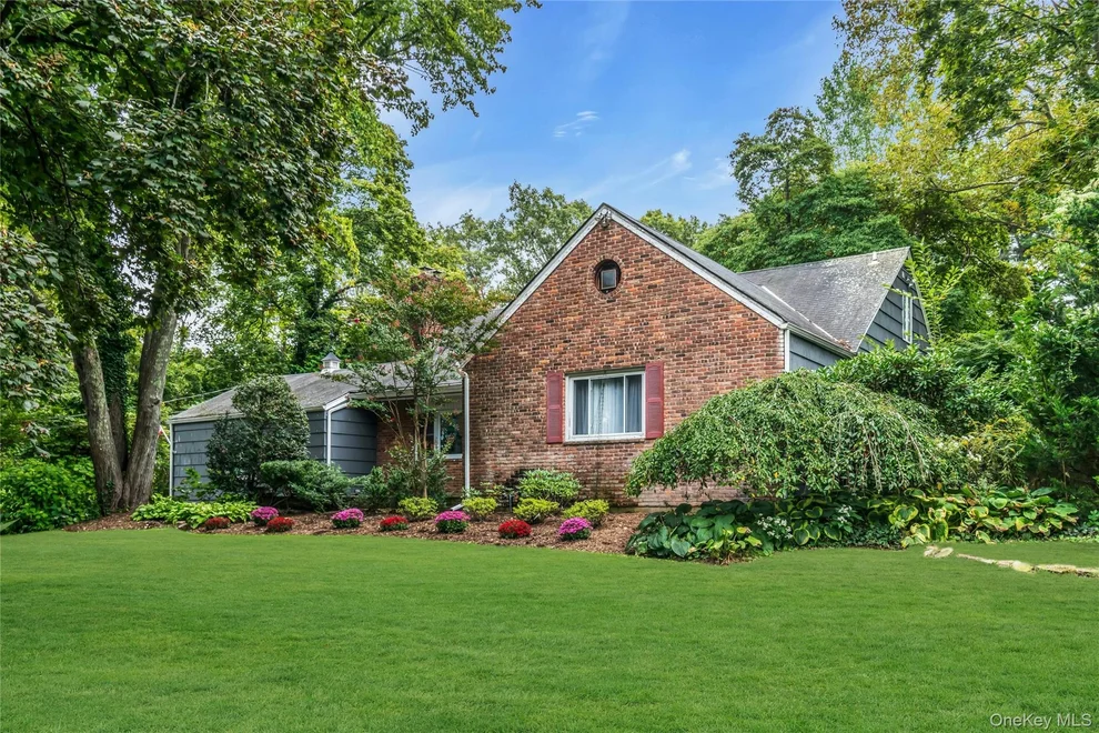 Unit for sale at 6 Harmony Road, Huntington, NY 11743