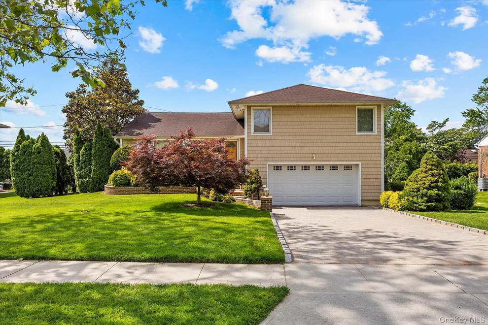 Unit for sale at 228 Robby Lane, North Hempstead, NY 11040