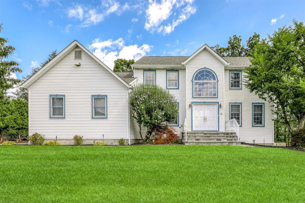 Unit for sale at 16 Ridgefield Road, Clarkstown, NY 10956