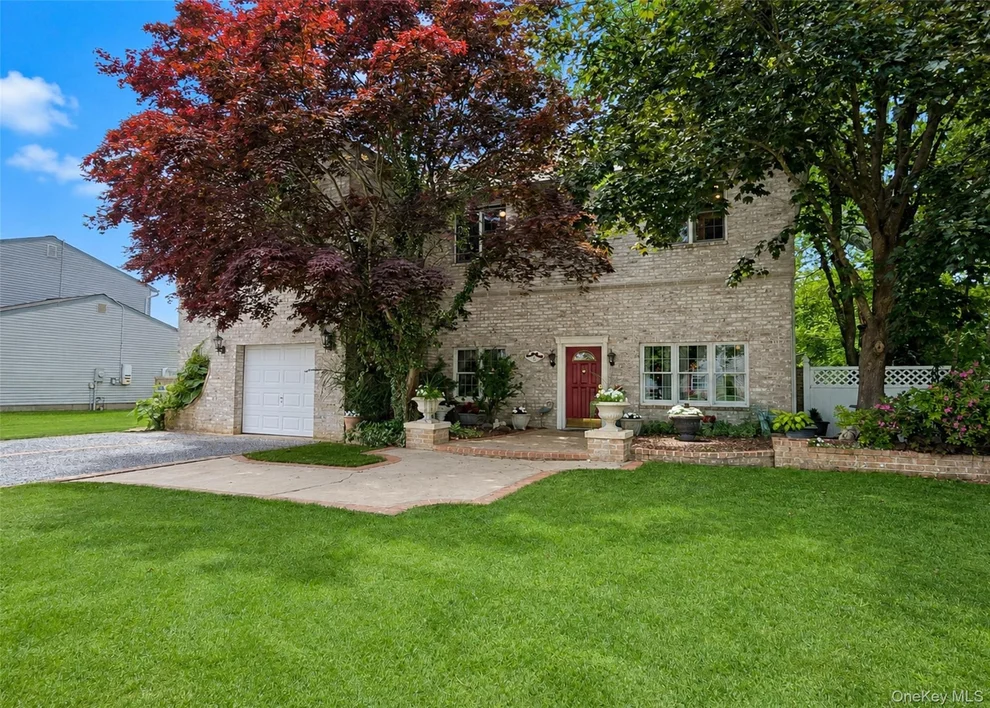 Unit for sale at 6 Naybor Avenue, Brookhaven, NY 11763