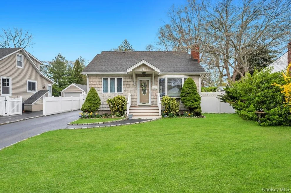 Unit for sale at 5 Washington Avenue, Islip, NY 11730