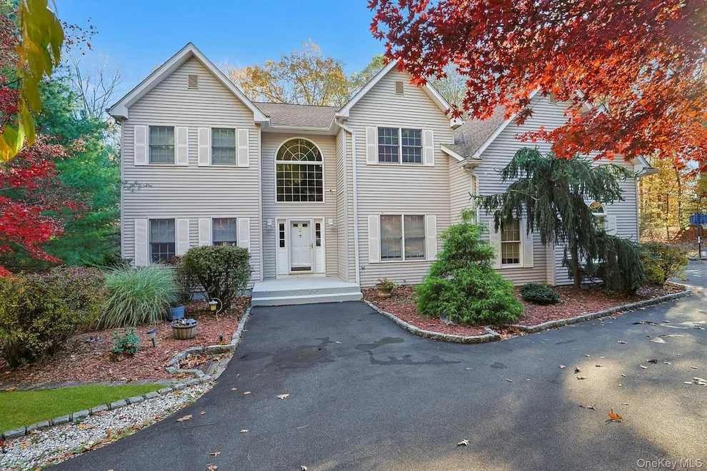 Unit for sale at 2 Parkside Court, Ramapo, NY 10970