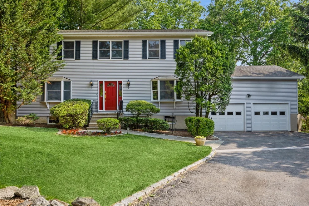 Unit for sale at 3 Benjamin Court, Greenburgh, NY 10502