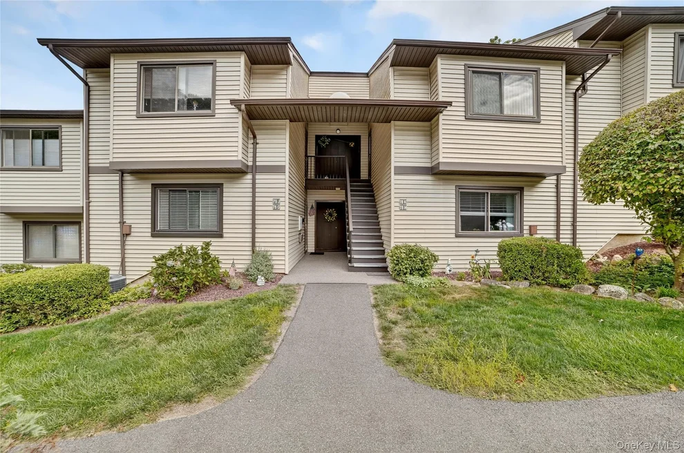Unit for sale at 78 Independence Court, Yorktown, NY 10598
